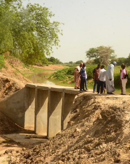 Une digue sur le fleuve Serbewel à Makary